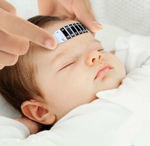 送料無料1個子子供の新しい赤ん坊の額試験温度ヘッドストリップ温度計の発熱体の赤ん坊